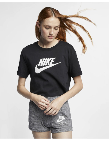 Camiseta Nike SportsWear Essential Cropped