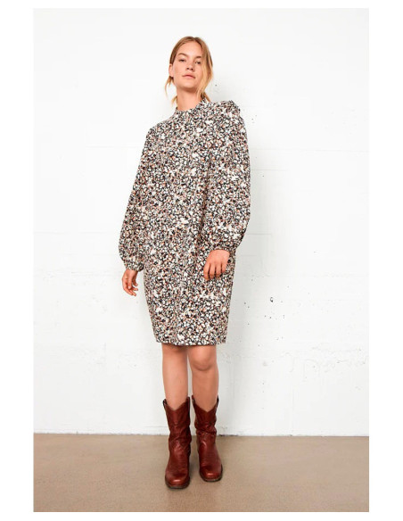 ZWEITES WEIBLICHES Berberis-Kleid